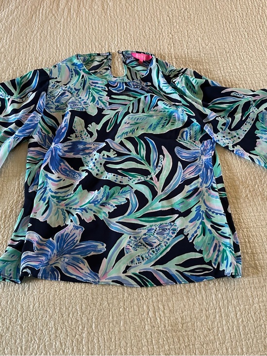 Lilly Pulitzer Tops - Lilly Pulitzer Navy Tropical Floral Blouse